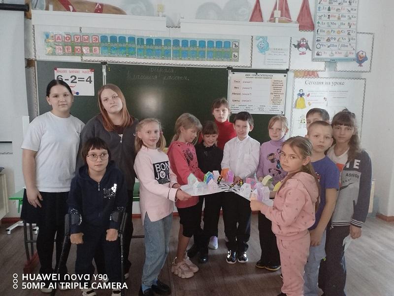 Учащие Рыбинской школы 6 февраля провели с 1-4 классами интерактивную беседу и мастер-класс по БДД.