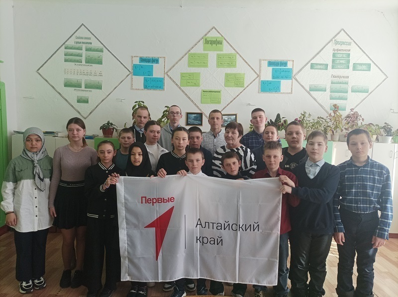 12 марта в Рыбинской школе прошла встреча Первых с заслуженным учителем РФ.
