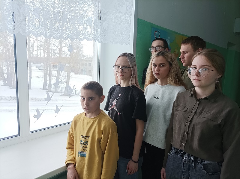 Активисты первичного отделения «Движение первых» Рыбинской школы провели Акцию «Журавли».