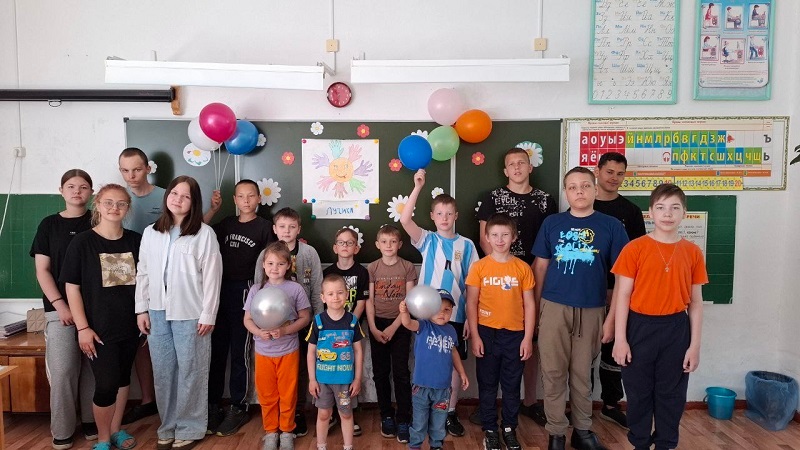 2 июня в «Рыбинской СОШ» прошло торжественное открытие 1 смены ДОЛ «Ровесники».