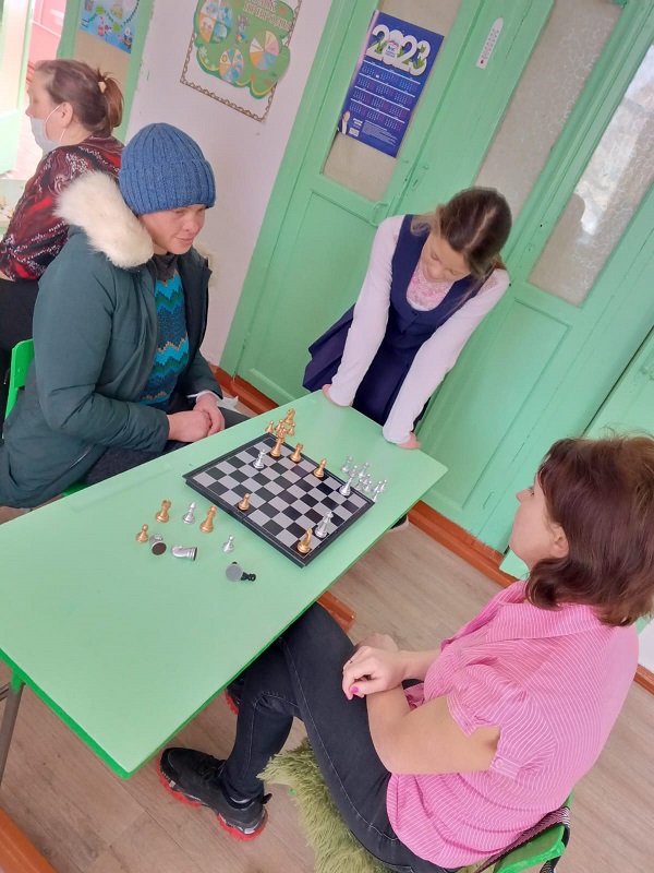 Шашечный турнир с мамами в 1-4 классах прошёл в Рыбинской школе 5 марта.