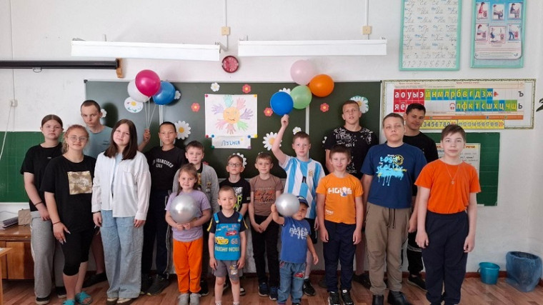 2 июня в «Рыбинской СОШ» прошло торжественное открытие 1 смены ДОЛ «Ровесники».